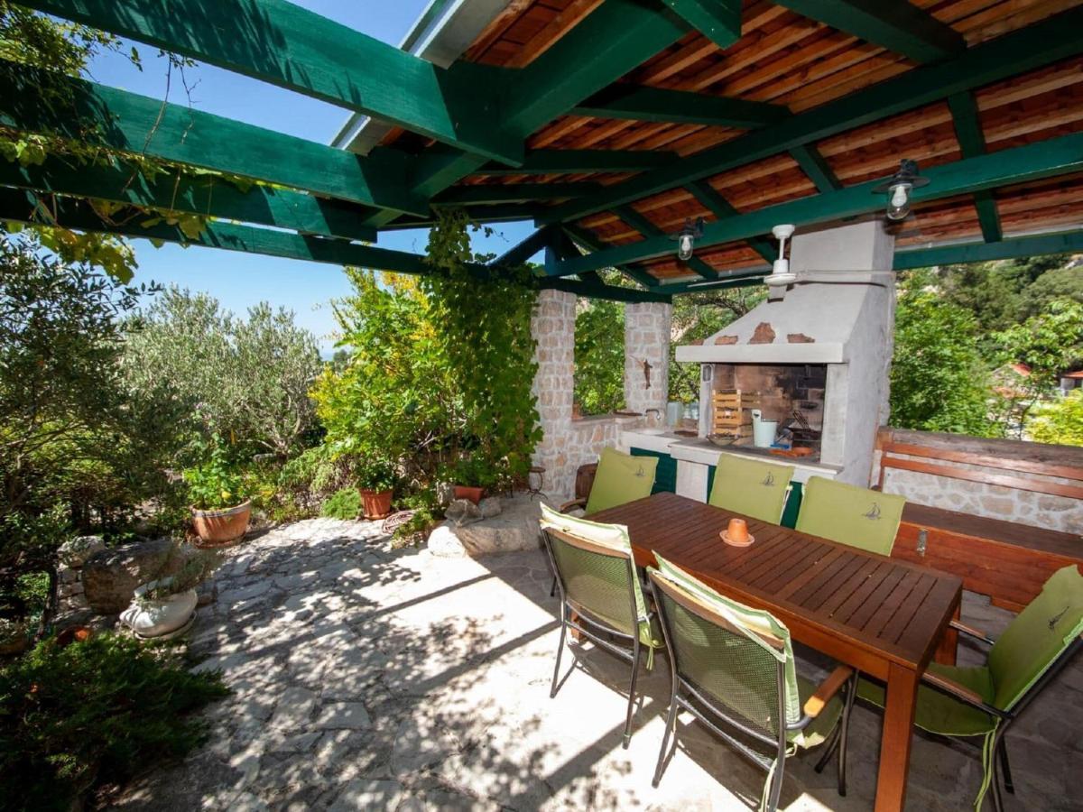 Luxurious Holiday Home In Makarska With Jacuzzi Екстер'єр фото