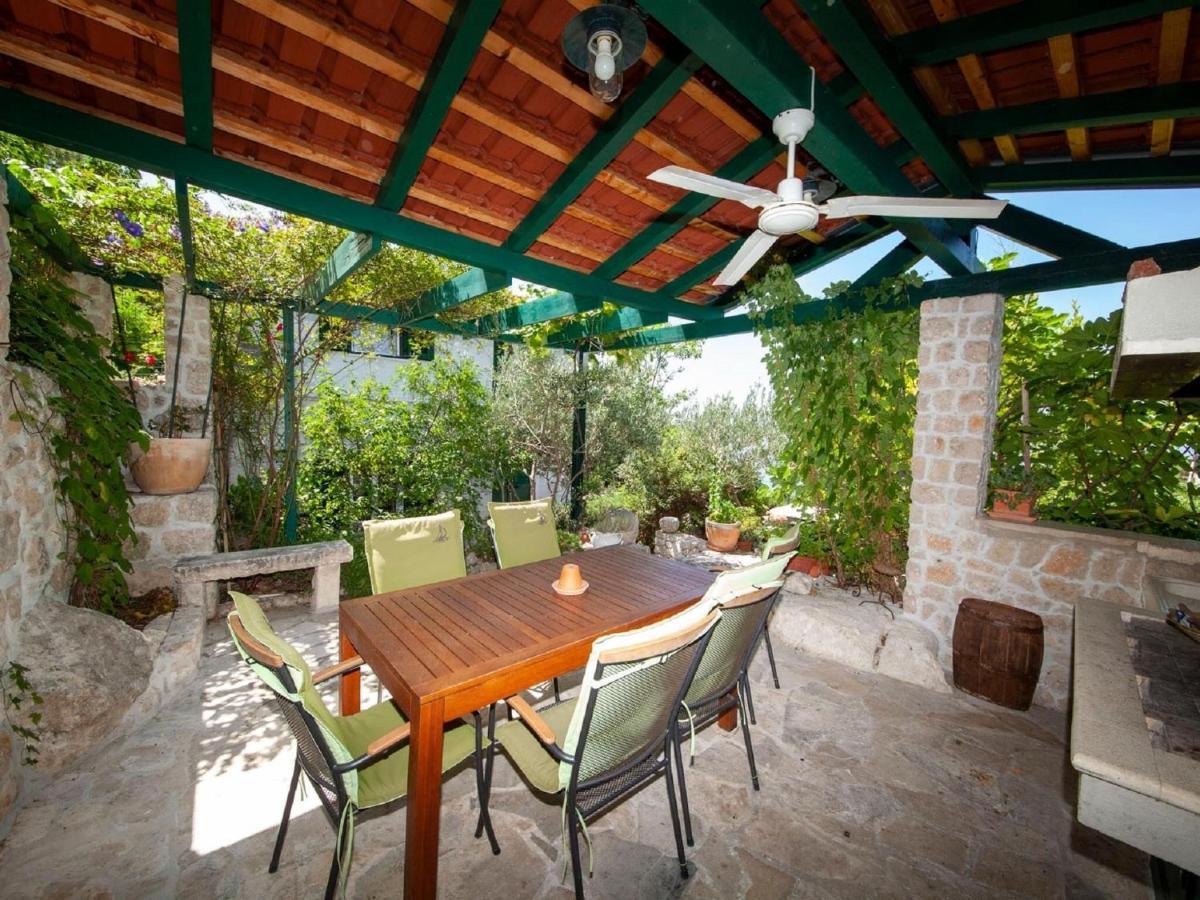 Luxurious Holiday Home In Makarska With Jacuzzi Екстер'єр фото
