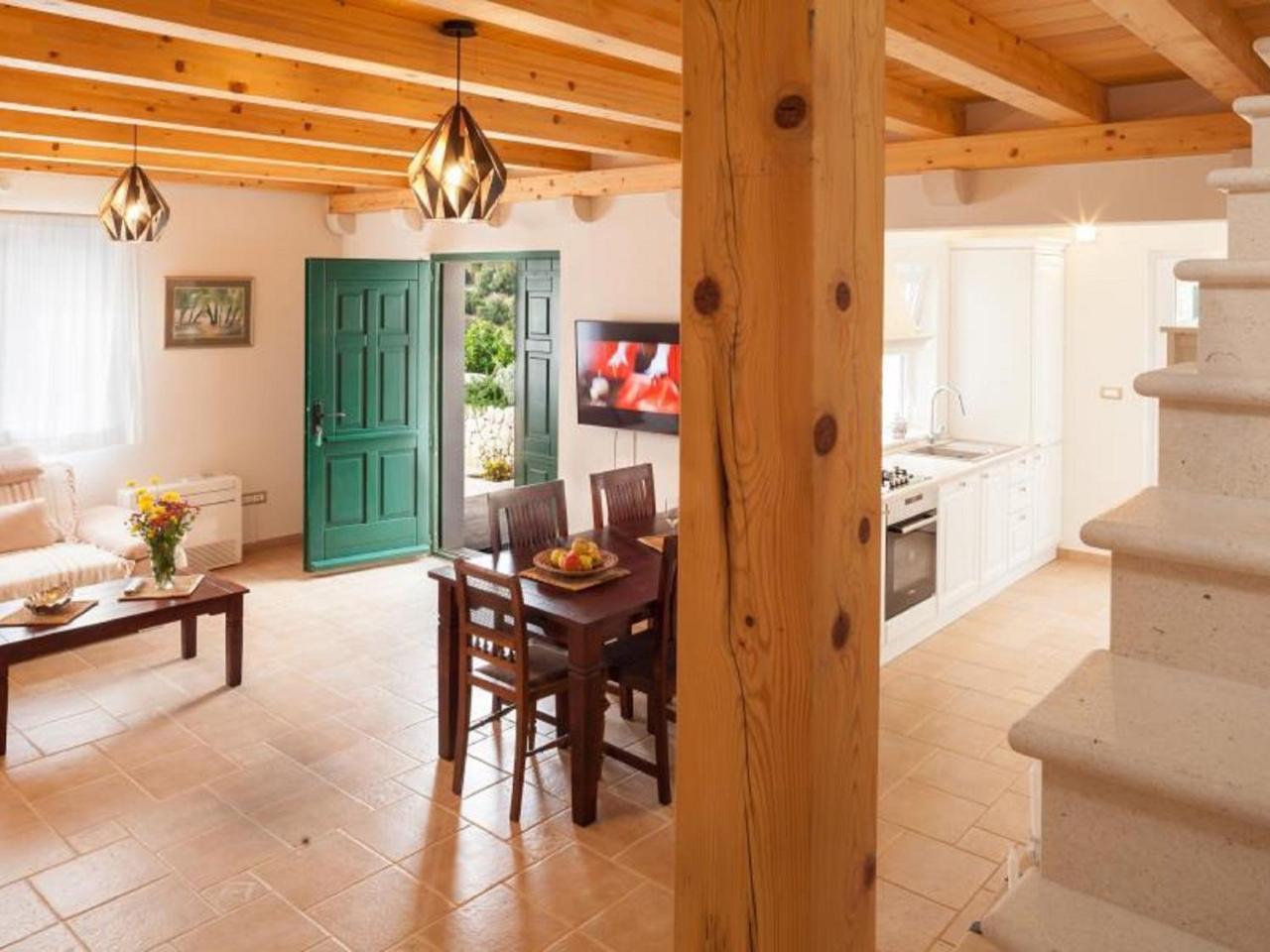 Luxurious Holiday Home In Makarska With Jacuzzi Екстер'єр фото